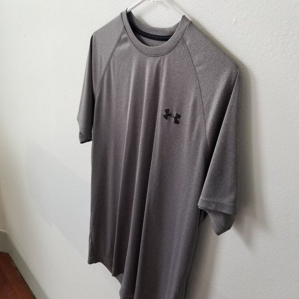 Under Armour Loose Heatgear Size Medium. Excellent condition. - Picture 3 of 7